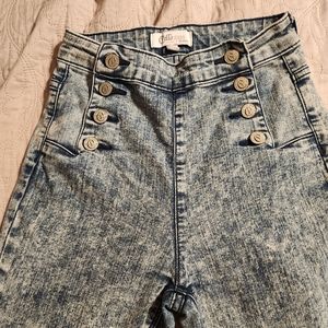 Beautiful unique jeans button up on 2 sides in front! fit more like size 1